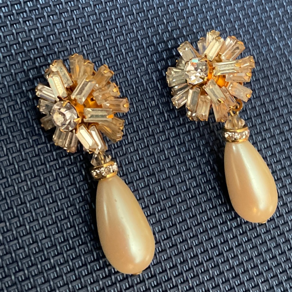 Faux Pearl & glass stone drop pierced earrings.  Very pretty.Gold medal trim.